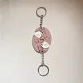 Creatieve houten sleutelhangerset voor koppels met otterontwerp en metalen ringen - Dubbelzijdig Patroon Koppel Stijl