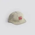 Detailansicht der beigen Baseballkappe mit roter Play Game Stickerei auf der Front - Hutumfang 52cm / Hellgrau