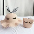 Dettaglio del set cappello e borsa di paglia per bambini con orecchie di coniglio - Solo Borsa / 12x14cm / Occhi Chiusi - Rosa Chiaro