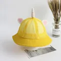 Dettaglio di un cappello da sole unicorno giallo per bambini con maglia traspirante - Unicorno Giallo
