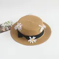 Detalle de sombrero de paja con cinta negra y delicadas margaritas blancas - Niños (52-55cm) / Caqui Margarita