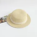 Detalle de sombrero de paja beige con encaje blanco elegante e incrustación de perlas - Niños (52-55cm) / Beis Perla Encaje