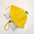 Dettaglio cappello pescatore giallo in cotone per bambini con decoro a germoglio - 48cm(1-2 anni) / Giallo
