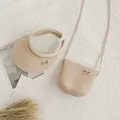 Dettaglio di visiera parasole in paglia per bambini e borsa a tracolla con fiocco d'oro - Solo Cappello S / Rosa