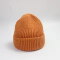 Bonnet en maille côtelée orange vif avec large bord replié pour une chaleur hivernale - M (56-58cm) / Orange
