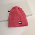 Pink thick knit beanie hat with cable stitch pattern and a VE label for autumn and winter - M (56-58cm) / Watermelon red