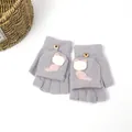 Grijze gebreide wanten met flap, schattige cartoon patch en decoratieve houten knop - Eén Maat (12 Jaar en Ouder) / Grijs