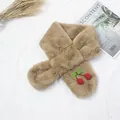 Sciarpa di peluche color kaki per bambini con ricamo di ciliegie e design incrociato - Cachi