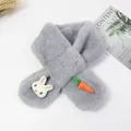 Sciarpa invernale grigia in peluche per bambini con simpatico coniglio bianco e carota - 1-12 Anni / Grigio
