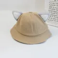 Detaillierte Textur des khakifarbenen Cord-Anglerhuts mit flauschigen Katzenohren und warm - S / Khaki