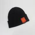 Schwarze Kinder-Strickmütze mit orangefarbenem Smiley-Patch und 1250-Detail - Einheitsgröße (48-52cm) / Schwarz