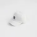 Minimalistische witte katoenen baseballpet voor kinderen met zwart m-borduursel - Wit