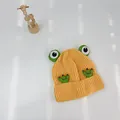 Detaillierte Strickstruktur und Good-Stickerei auf der gelben Frosch-Kindermütze - S(49-54cm) / Gelb