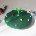 Boina de lana artesanal verde oscuro con brote en 3D y pompones de colores - Verde Oscuro