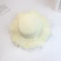 Detailansicht Strohhut für Kinder mit Perlenband und eleganter Netzspitze am Rand - Kinder S (52cm) / Milchweißer Einzelhut