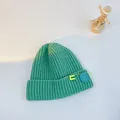 Mint green ribbed knit beanie for kids with yellow smiley face pin decoration - S (48-53cm) / Green (Yellow Pin)