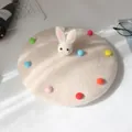 Boina de lana beige para niños con cabeza de conejo 3D y pompones de colores decorativos - Crema