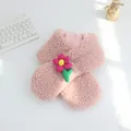 Plüschschal in Rosa für Mädchen mit dekorativer 3D-Blume aus weichem Kunstfell - Einzelner Schal / Rosa