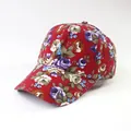 Dunkelrote Damen-Baseballkappe mit Blumenmuster und gebogenem Schirm für Damen - Stoff-Stil / Rot