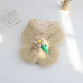 Plüschschal für Kinder in Beige mit 3D-Stoffblume in weichen Bonbonfarben - Einzelner Schal / Khaki