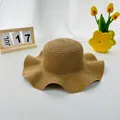 Women's summer straw hat with wavy wide brim for sun protection and beach vacation - S Kids / Khaki