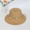 Strohhut in Naturbeige mit Muschelanhängern und Schleife für sommerlichen Strandlook - M Erwachsene (56-58cm) / Muschel Breite Krempe / Khaki