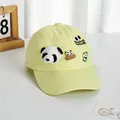 Dettaglio di un cappello da baseball giallo per bambini con panda 3D e ricamo WOW - Giallo brillante