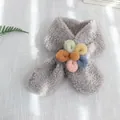 Süßer grauer Fleece-Schal für Kinder mit bunter Plüschblume als Akzent - 75*10cm / Hellgrau