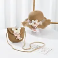 Dettaglio del set cappello di paglia e borsa a tracolla con decori floreali - Cappello di Paglia per Bambini / Cachi