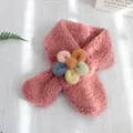 Süßer rosa Lammwollschal für Kinder mit einer bunten 3D-Plüschblume verziert - 75*10cm / Altrosa