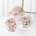 Strohhut für Kinder mit passender Tasche, Wellenrand und süßem Schmetterling-Dekor - Überschlagtasche / Rosa