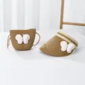 Détail de la visière en paille et du sac assorti avec des papillons à paillettes décoratifs - Kaki - Papillon Blanc Pailleté