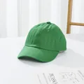 Detaillierte Nähte auf dem grünen Baumwollstoff einer Kinder-Baseballkappe - S Kinder (48-52CM) / Dunkelgrün