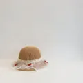 Detail van een strooien zonnehoed voor kinderen met wit kant en schattige aardbeien - S(50cm) / Khaki