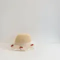 Detail van strooien zonnehoed voor kinderen met aardbeienborduurwerk en witte kantrand - S(50cm) / Beige