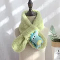 Grüner Kinder-Sherpa-Schal mit niedlicher Plüsch-Dinosaurier-Puppen-Dekoration - Dinosaurier Fruchtgrün