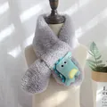 Grauer Plüschschal für Kinder mit grünem Dinosaurier-Motiv aus weichem Teddyvlies - Dinosaurier Grau