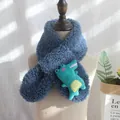 Blauer Plüsch-Krokodilschal für Kinder mit einem süßen grünen 3D Stofftier-Detail - Krokodil Marineblau