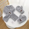 Gemütliches graues Plüsch Winter-Set mit Schal und Fäustlingen und süßen Bären-Etiketten - Schal Und Fäustlinge / Grau