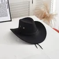 Detail eines schwarzen Western-Filzhutes mit geflochtenem Band und Metallösen am Rand - M (58-60cm) / Schwarz