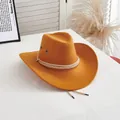 Detailansicht eines karamellfarbenen Westernhutes aus Wolle mit geflochtenem Band - M (58-60cm) / Orange
