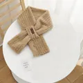 Plüschschal in Kamelbraun mit Bären-Lederpatch und Überkreuz-Design für Damen - Schal / Khaki Schal