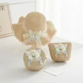 Beiger Strohhut und passende Schmetterlings-Spitzentasche für Mädchen am Sommerstrand - Reißverschlusstasche / Beige