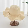 Sombrero de paja de verano para mujer con lazo de perlas y ala ancha ondulada - M / Beige
