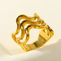 18K gouden golfring met minimalistische uitsparingen en een hooggepolijste textuur - US 6 / Goud