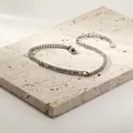Bracelet chaîne minimaliste avec plaque en métal gravée 'you complete me' - Couleur Acier Modèle Homme