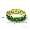 Anillo de titanio chapado en oro 18k de 6mm con circonitas verdes de corte triángulo - US 6 / Dorado Circonita Verde