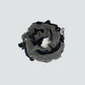Bufanda de punto en espiral gris y azul oscuro con bordes de volantes y detalle de flecos - Bufanda Estrecha en Espiral / 180x4cmx2 / Gris Púrpura