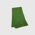 Sciarpa in maglia verde erba fatta a mano con trama a coste e nappe decorative - Verde Erba