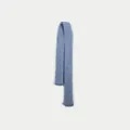 Sciarpa stretta in misto lana blu con morbida trama a maglia per lo styling invernale - 180x5cm / Blu